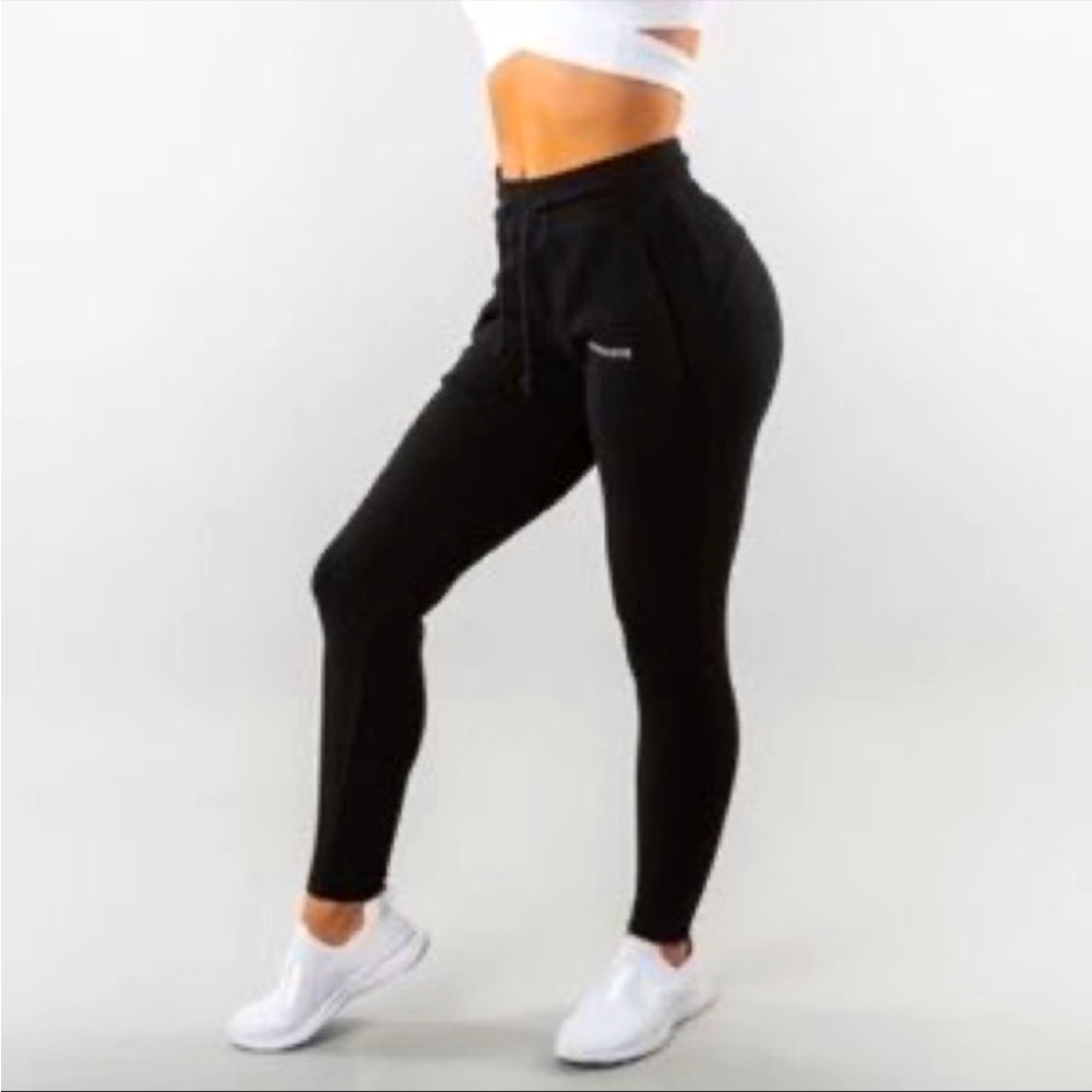 Size small Alphalete joggers black